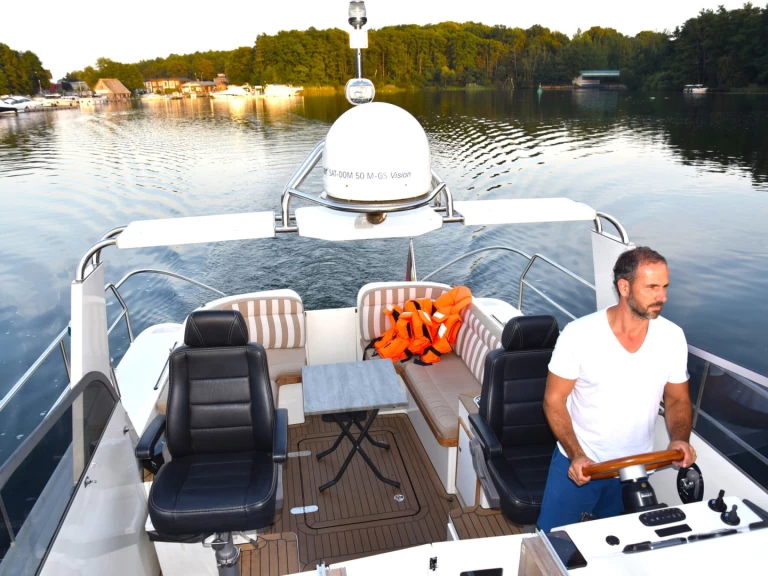 Ein Jetten 38 Cabrio mieten in Waren (Müritz)