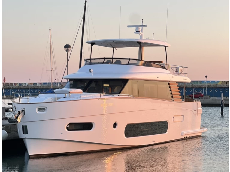 Ein Azimut Azimut Magellano 66 mieten in Sukošan