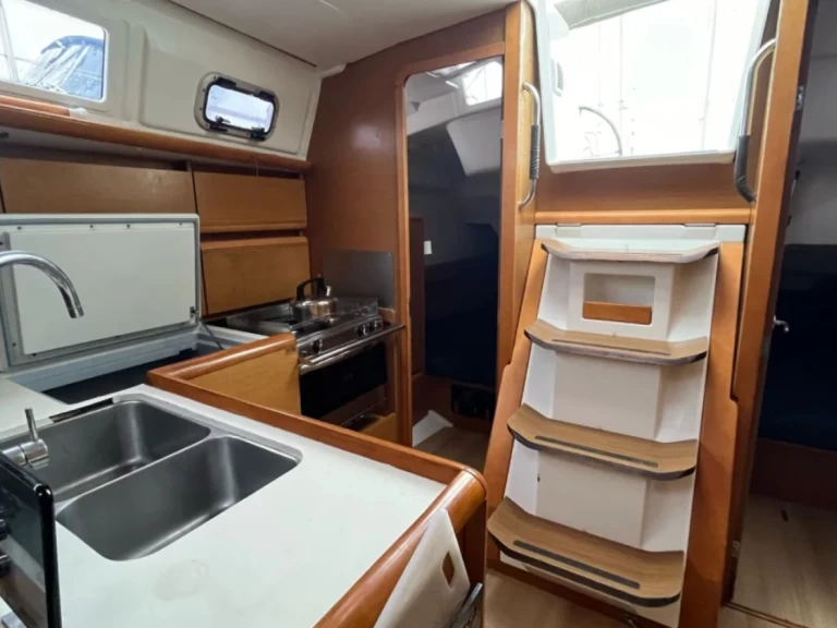 Ein Jeanneau Sun Odyssey 379 Dl mieten in La Rochelle