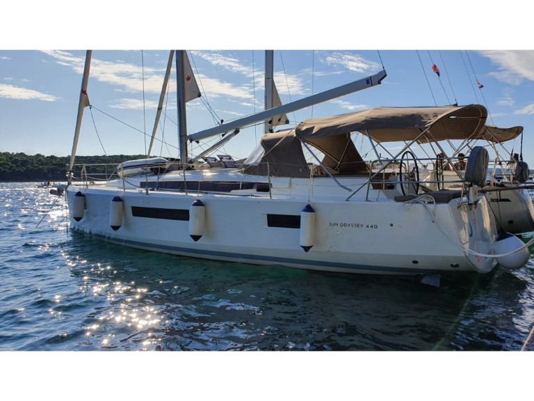 Jeanneau Sun Odyssey 440 mieten Pomer