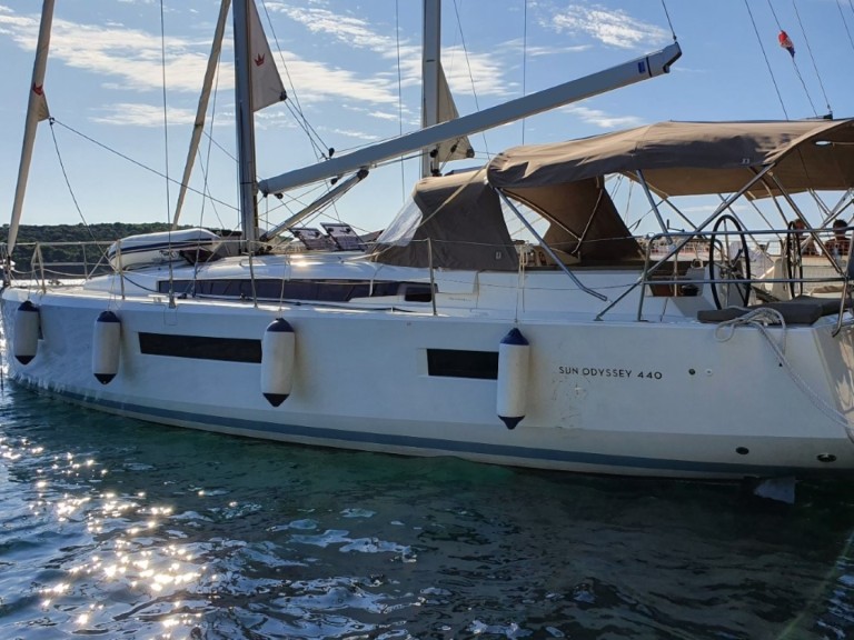 Jeanneau Sun Odyssey 440 mieten Pomer
