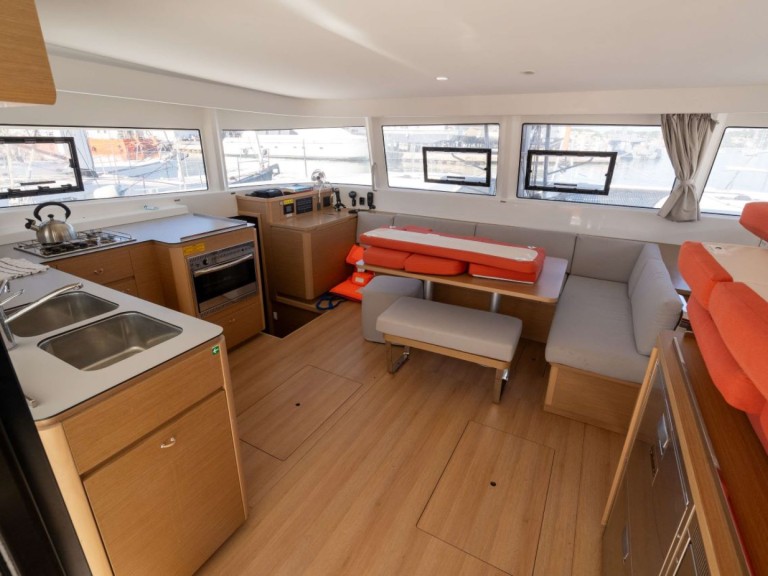Katamaran mit oder ohne Skipper Excess mieten in Saint George's