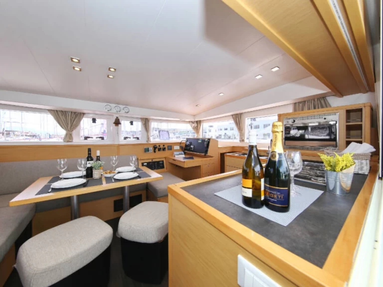 Katamaran mieten in Betina zum besten Preis