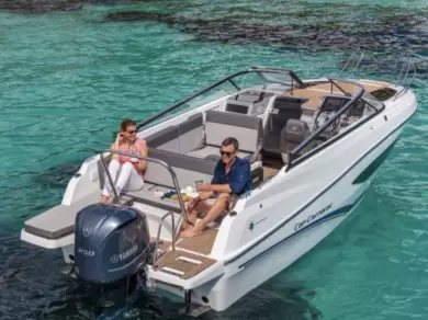 Motorboot mit oder ohne Skipper Jeanneau mieten in Saint-Aygulf