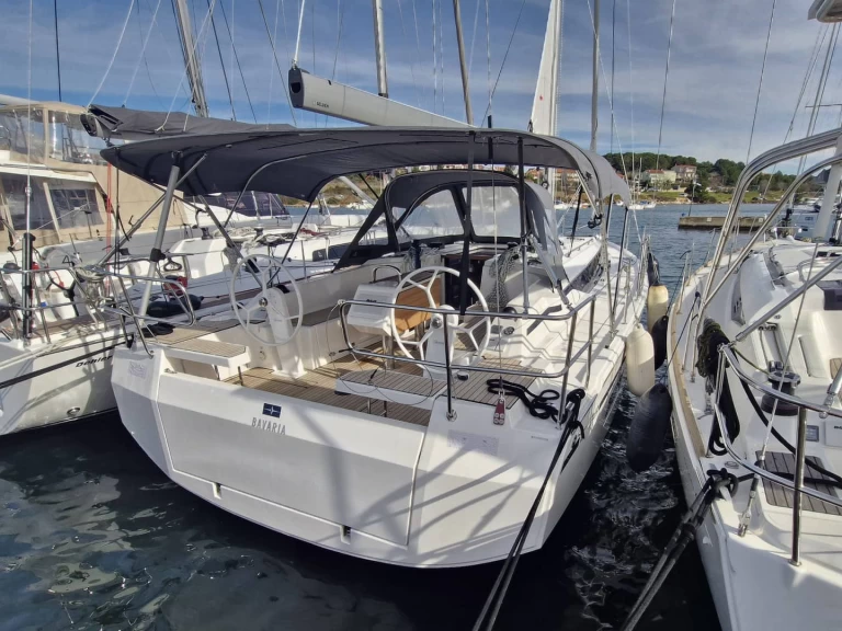YachtCharter in Pula - Bavaria Bavaria C38 auf SamBoat