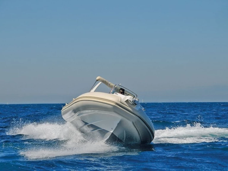 Ein Capelli Capelli 770 mieten in Hyères