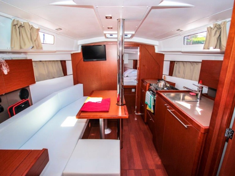 Bénéteau Oceanis 35 mieten Pomer