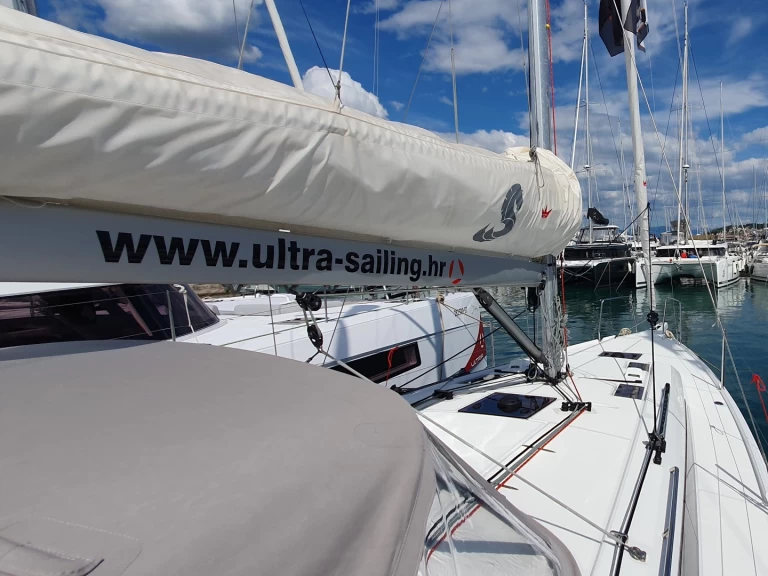 Bénéteau Oceanis 37.1 mieten Split