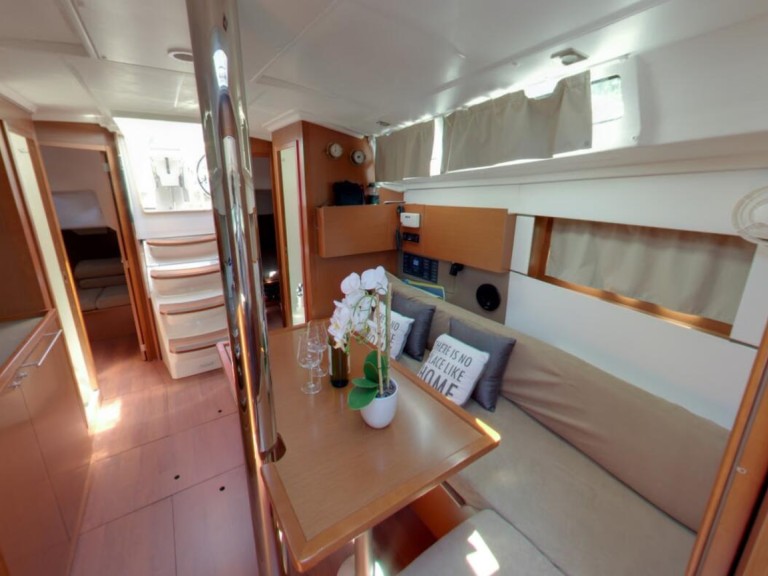YachtCharter in Komolac - Bénéteau Oceanis 38.1 auf SamBoat