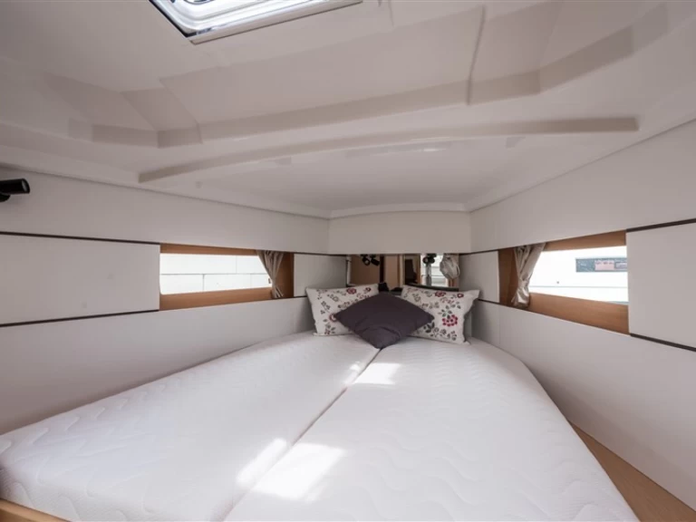 Bénéteau Oceanis 38.1 mieten Komolac