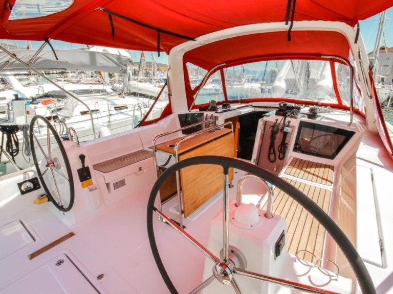 Ein Bénéteau Oceanis 41.1 mieten in Pomer