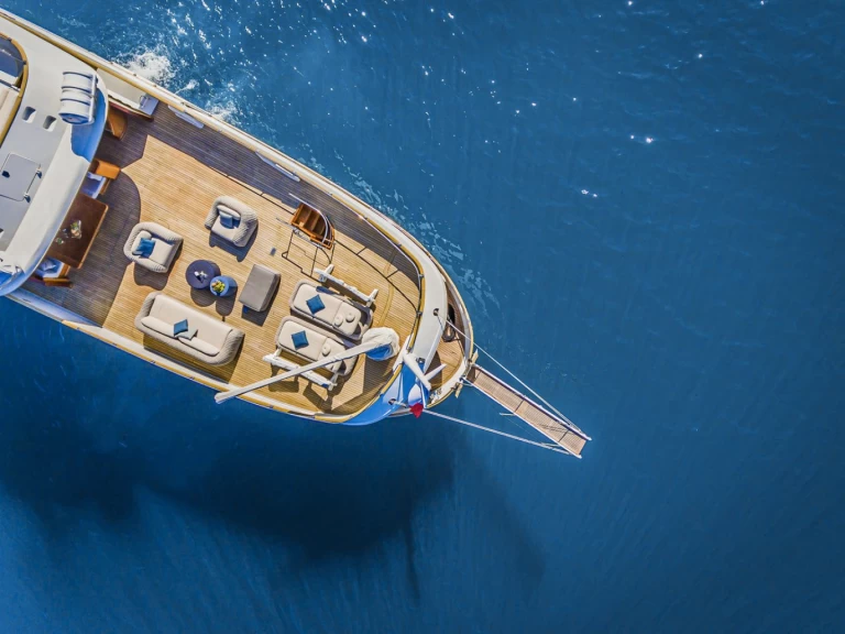 Ein Benetti Benetti Classsic 115 mieten in Trogir