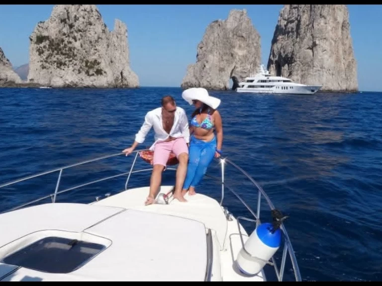 Motorboot mit oder ohne Skipper Darlin mieten in Neapel