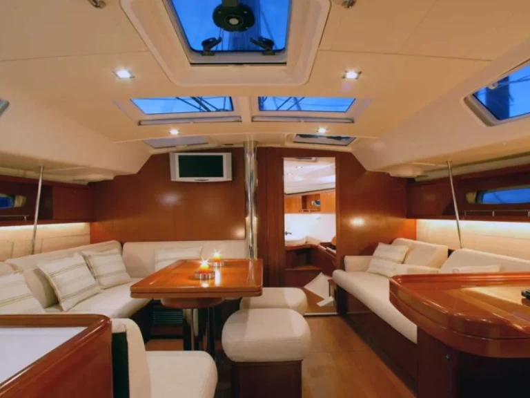 Ein Bénéteau Oceanis 46 mieten in Saint-Cyprien