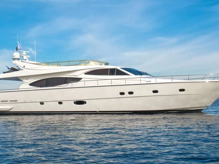 Ein Ferretti ARCELIA mieten in Athen