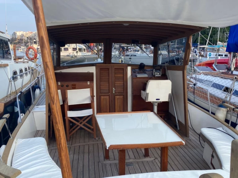 Motorboot mit oder ohne Skipper Menorquin mieten in Mahón