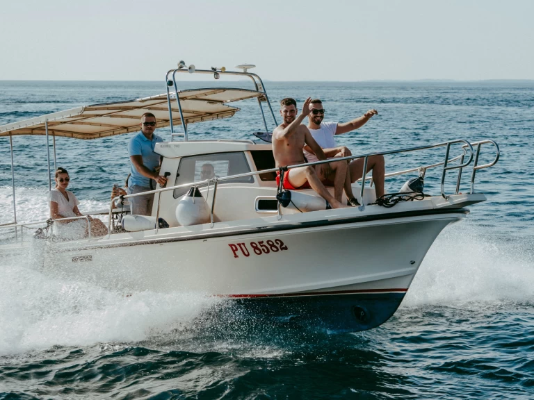 Motorboot mit oder ohne Skipper sampa mieten in Fažana-Fasana