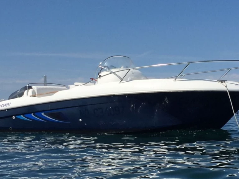 Ein Bénéteau Flyer 650 Open mieten in La Rochelle