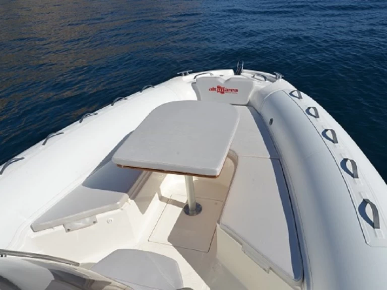 Schlauchboot mieten in Sardinien zum besten Preis