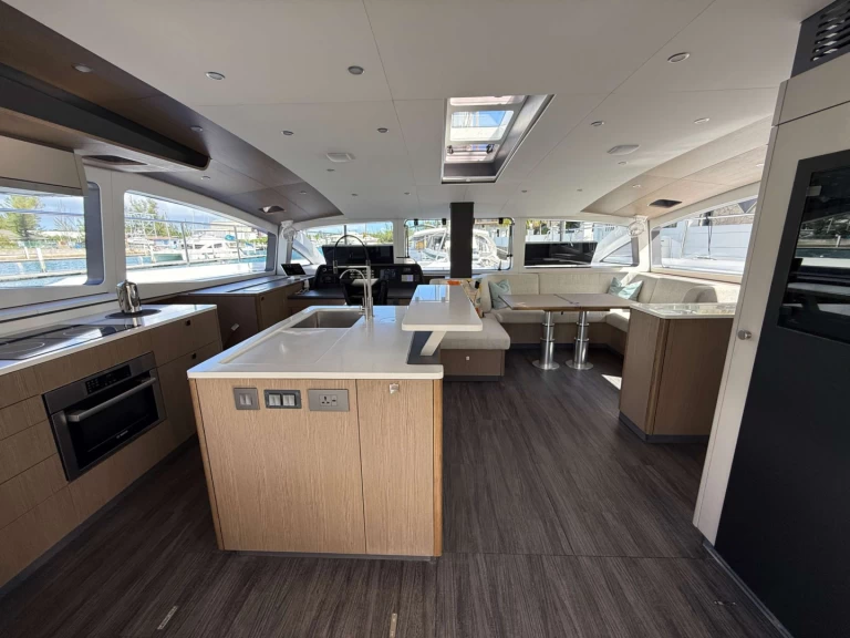 Xquisite Yachts Flying Whale mieten Bahamas