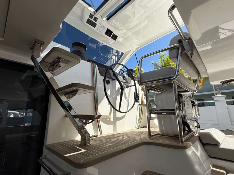 Xquisite Yachts Flying Whale mieten Bahamas