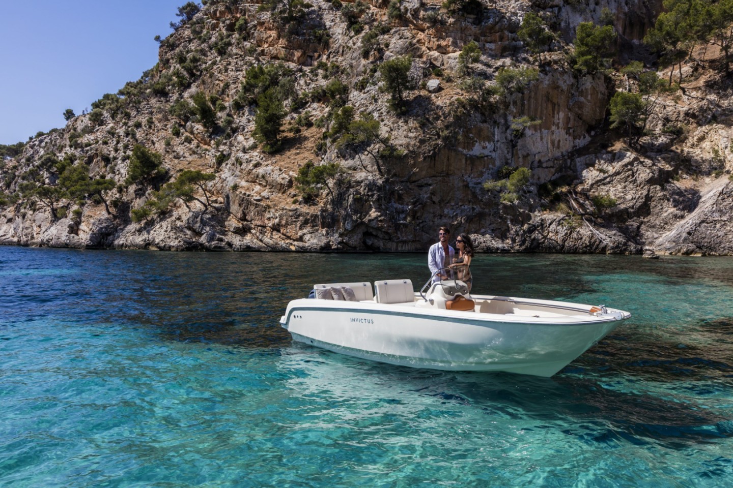Invictus Raphael Mieten Sie ein Motorboot Invictus 190 FX Saint-Raphael | SamBoat