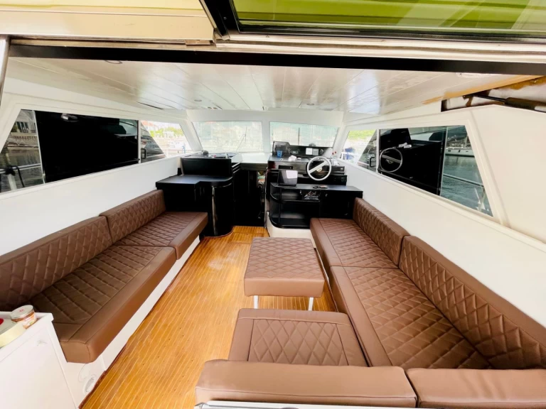 Ein Ferretti Altura 39 mieten in Vlora