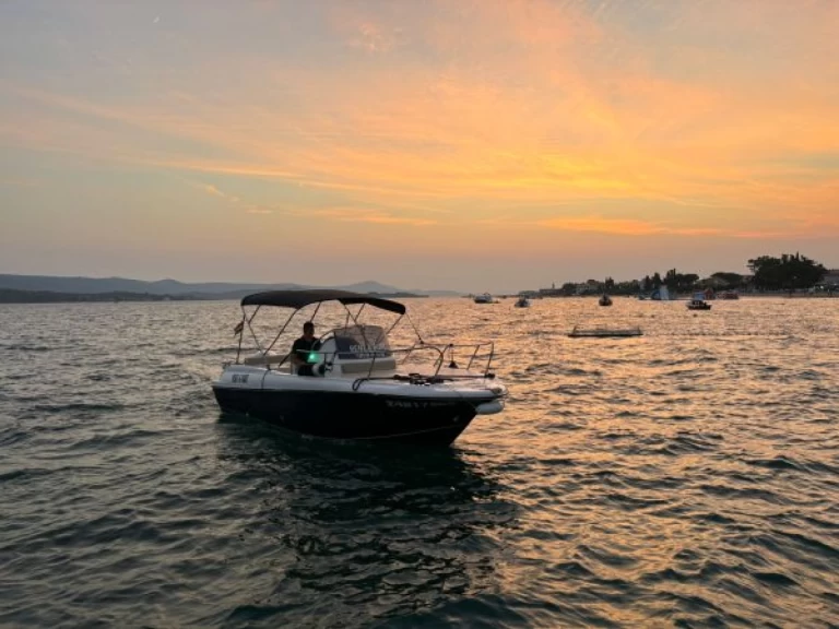 HM FLY 22 mieten Turanj