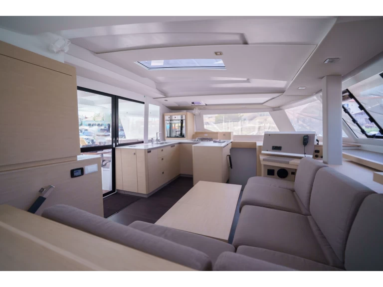 Ein Fountaine Pajot Astrea 42 mieten in Néa Péramos