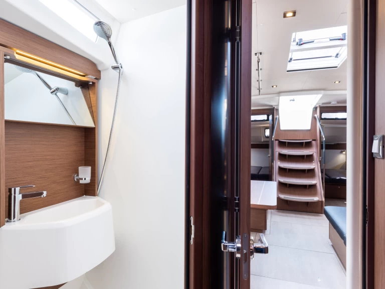 YachtCharter in Néa Péramos - Bénéteau Oceanis 51.1 auf SamBoat