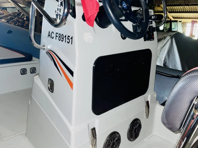 Ein Zodiac Pro Open 650 Ultimate mieten in Arzon