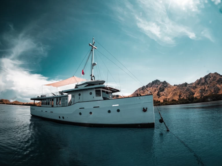 Yacht mit oder ohne Skipper Private Build mieten in Komodo