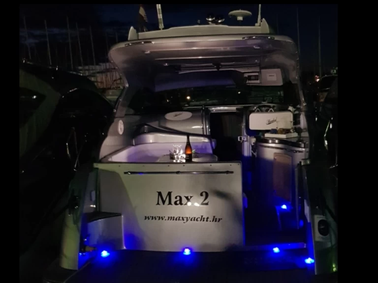 Motorboot mieten in Sukošan zum besten Preis