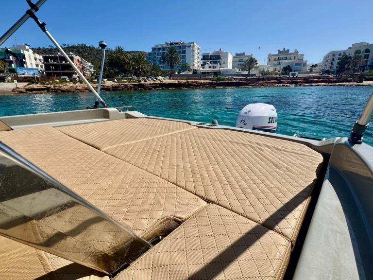 Motorboot mit oder ohne Skipper Polyester Yacht mieten in San Antonio Port