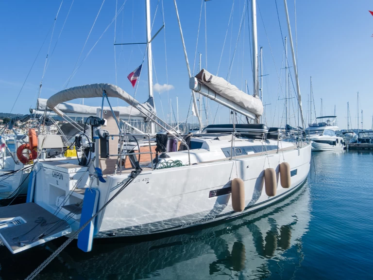 YachtCharter in Bandol - 3 DUFOUR 430 (3D/2C/0P) - CH auf SamBoat