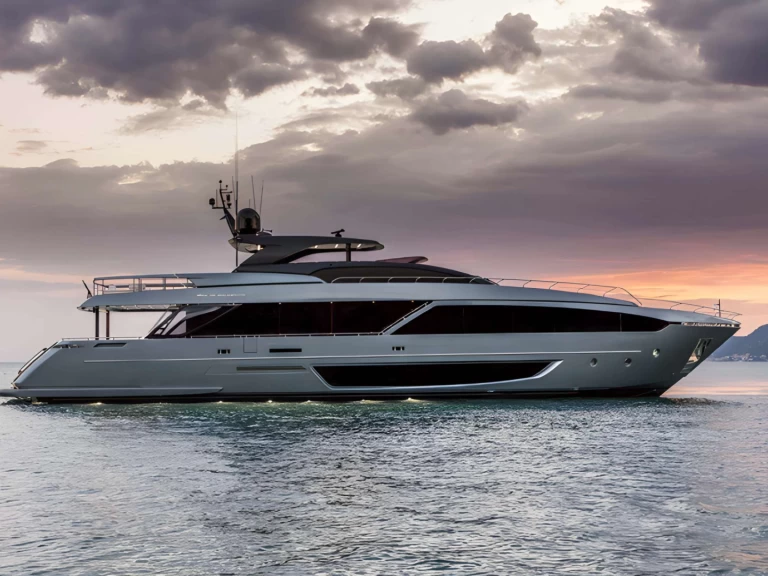 Ein Riva BELLA DONNA mieten in Antibes