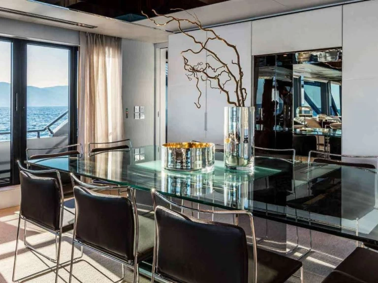 Ein Riva BELLA DONNA mieten in Antibes