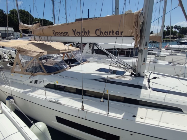 YachtCharter in Le Marin - Bénéteau Oceanis 51.1 auf SamBoat