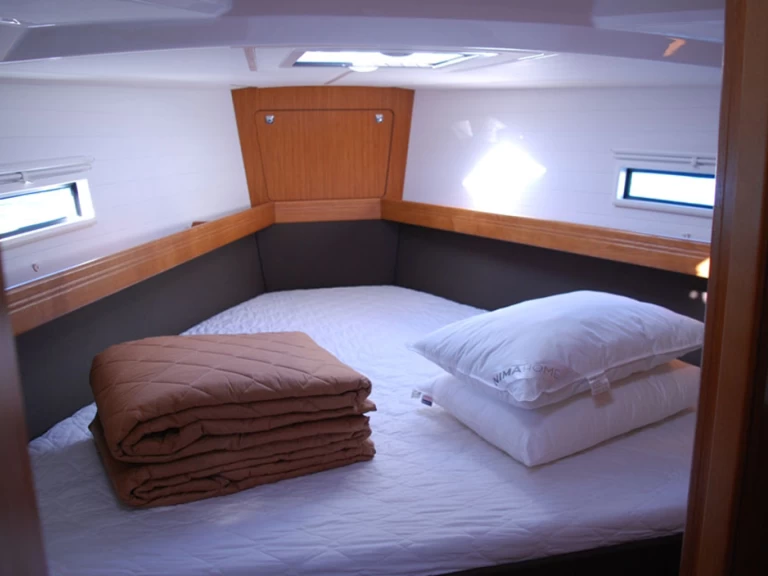 Ein Bavaria Cruiser 41 mieten in Gouviá