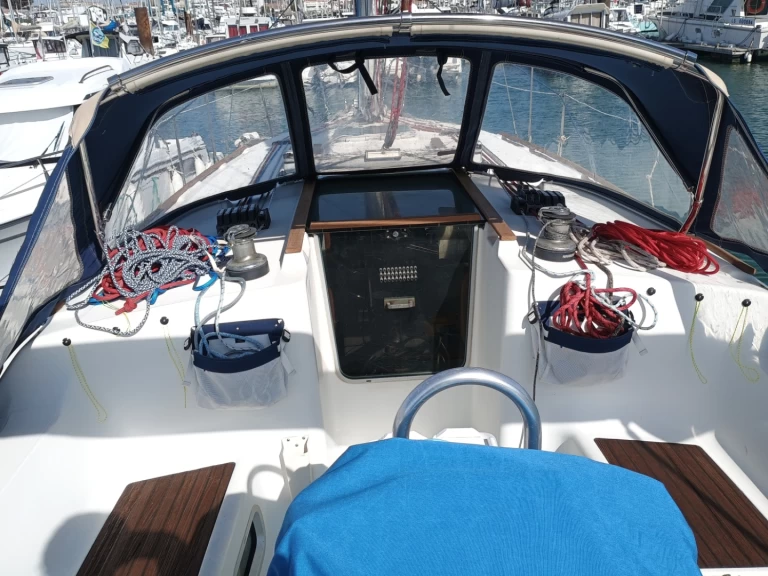 YachtCharter in Saint-Gilles-Croix-de-Vie - Jeanneau Sun Odyssey 37 auf SamBoat