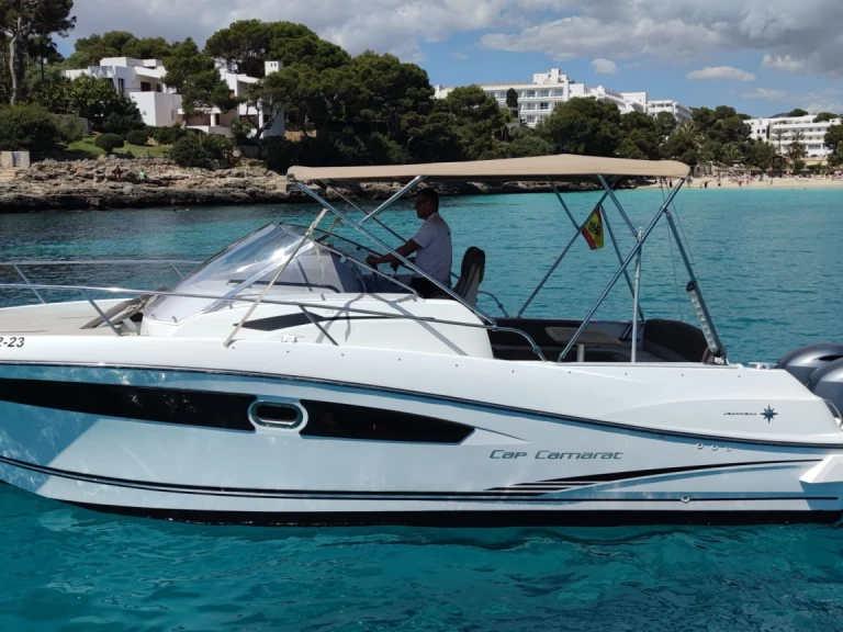 YachtCharter in Marina De Cala D'Or - Jeanneau Cap Camarat 8.5 WA auf SamBoat