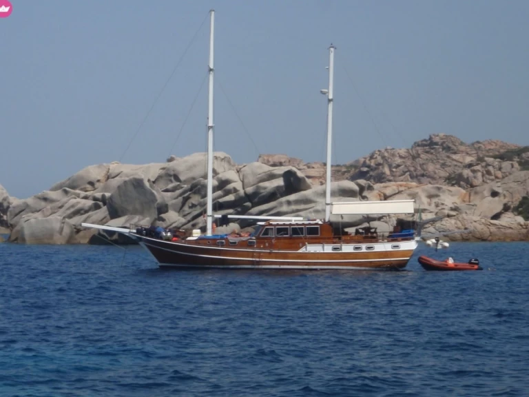 Ein Custom Gulet-Motor Sailor Caicco mieten in Olbia
