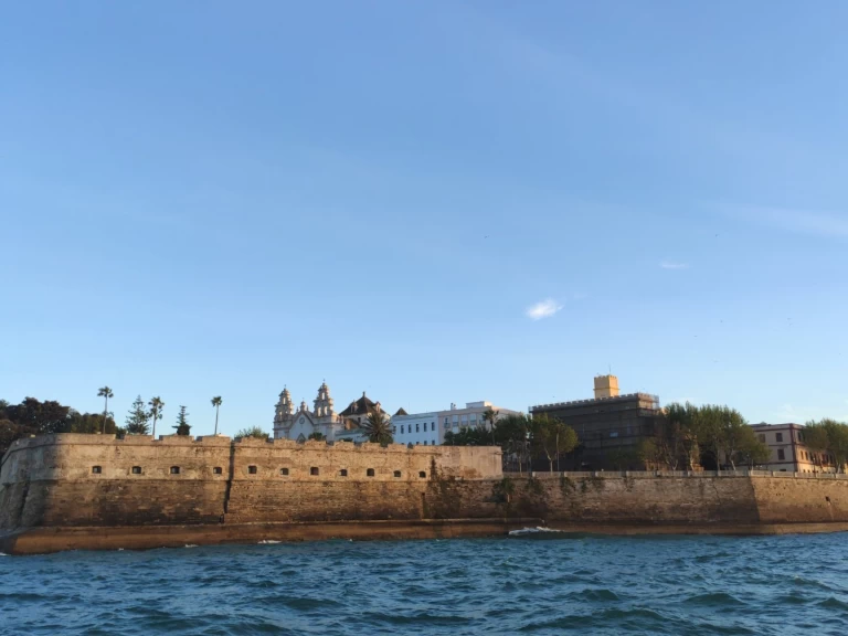 Segelboot mit oder ohne Skipper Bénéteau mieten in Cádiz