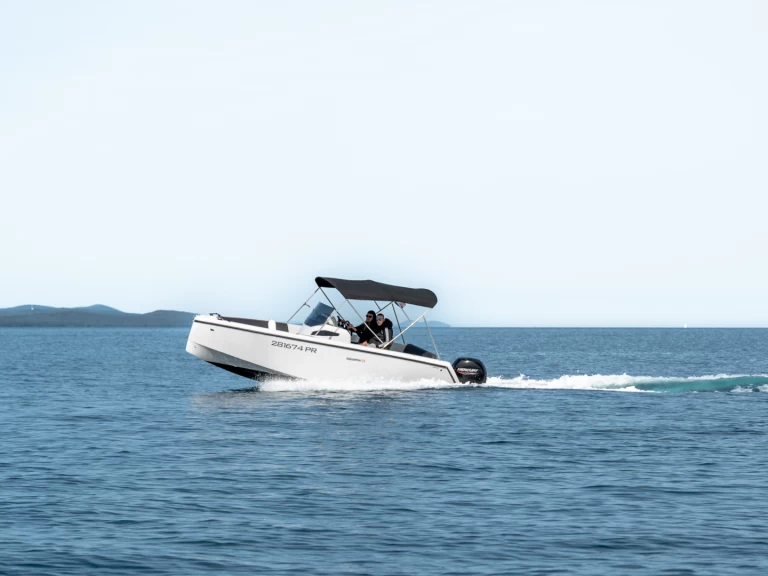 Motorboot mit oder ohne Skipper Pičuljan mieten in Zadar