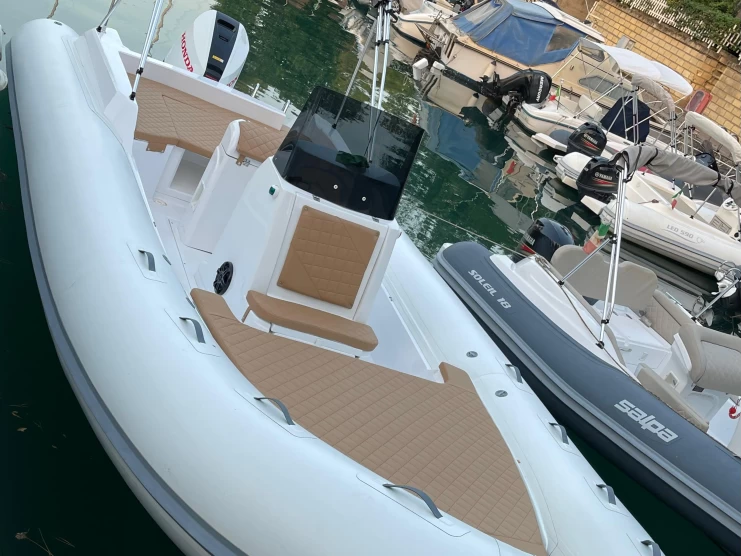 Schlauchboot mit oder ohne Skipper Gem mieten in Catania