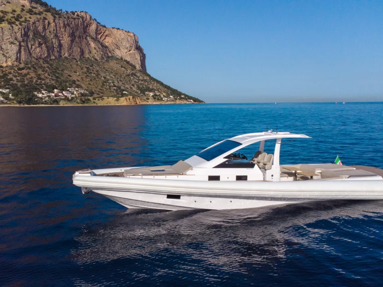 Schlauchboot mit oder ohne Skipper Magazzu mieten in Lipari