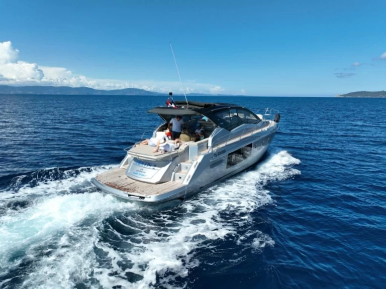 Boot mieten Saint-Tropez günstig M 44 Hard Top