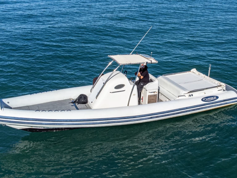 Ein Nautica Led 33 gs mieten in Terracina