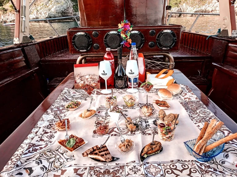 Motorboot mieten in Taormina zum besten Preis