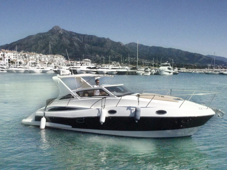 Ein Moa Platinum 32 mieten in Marbella